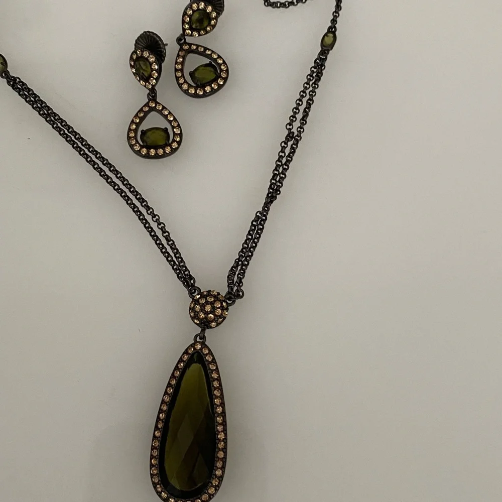 Ellen Tracy Necklace & Earring Set lovely‎ Unique